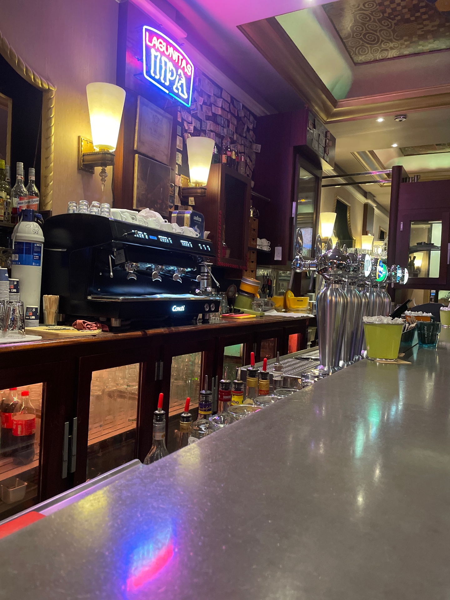 Tireuses à bière et machine à café Conti